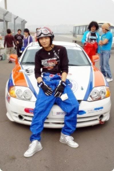 1_200104052l.jpg LeeTeuk image by RikuChanZ 1_200104052l.jpg LeeTeuk image by RikuChanZ