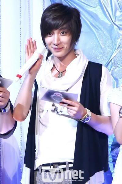 1_286076349l.jpg LeeTeuk image by RikuChanZ 1_286076349l.jpg LeeTeuk image by RikuChanZ