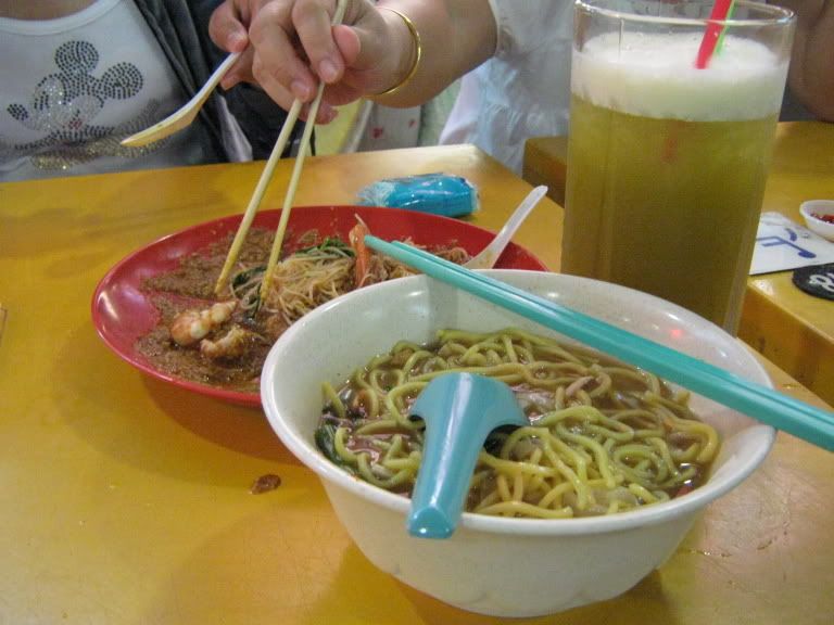 Dinner At Serangoon Gardens - Chomp Chomp Food Centre 1.