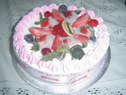 STRAWBERRY-BLUEBERRY ICE-CREAM CAKE!!