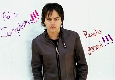 http://i224.photobucket.com/albums/dd42/SelfishAlma/Jamie20Cullum2.jpg