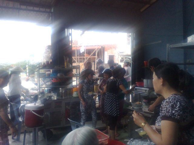 sáng này nhà em làm từ thiện,mệt quá chừng mà dzui - 4