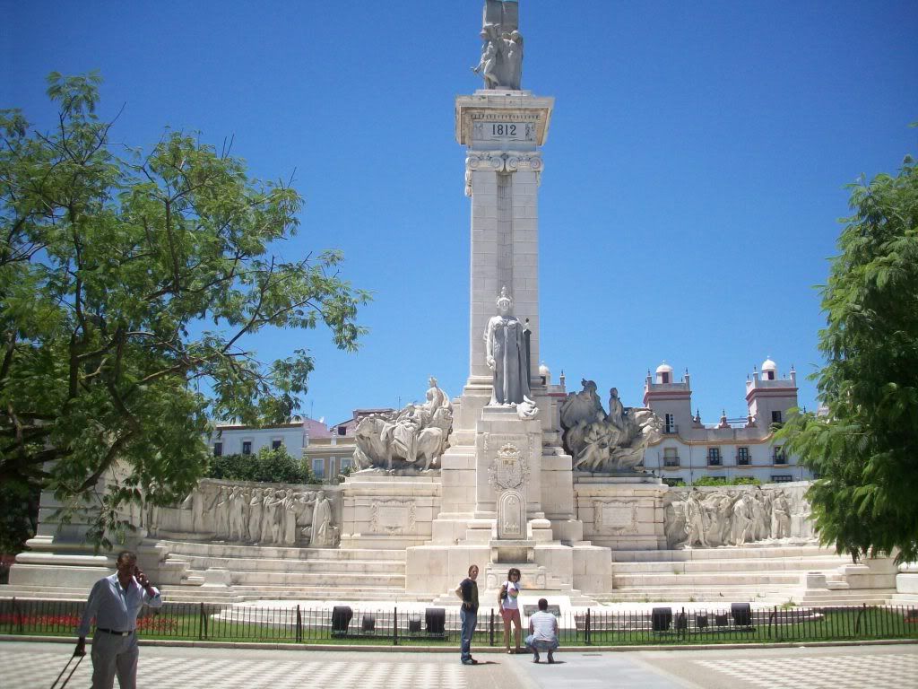 100_0572.jpg Monumento a las cortes picture by DOSICADIZ