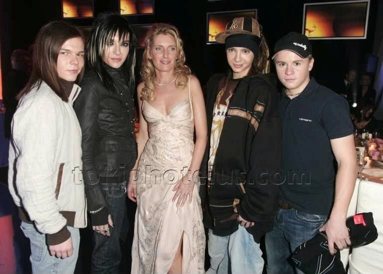 new02-1.jpg picture by Ewellyn4