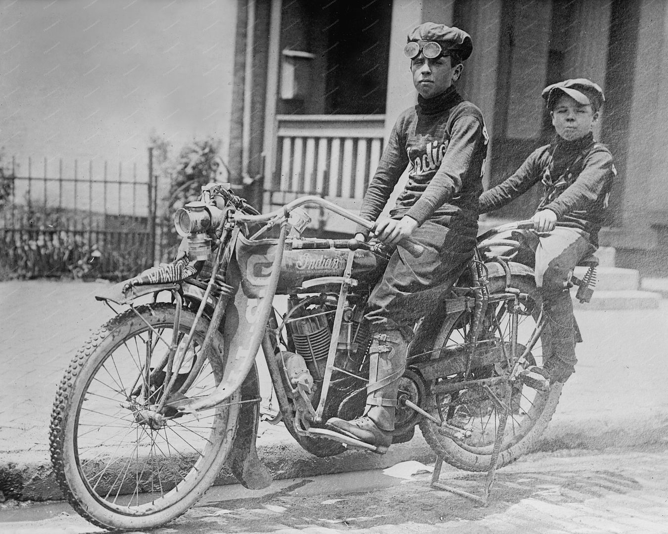  photo IndianMotorcycleKids1915.jpg