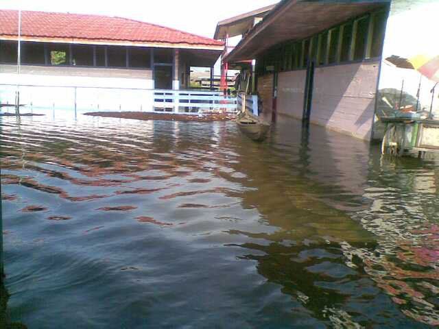 sekolah yang kebanjiran